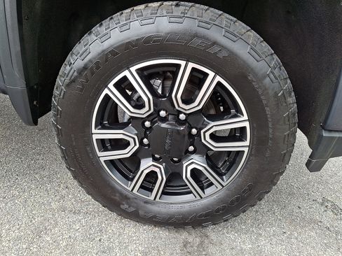 Used 2020 GMC Sierra 2500 AT4 w/ AT4 Premium Package AWD/4WD image 8