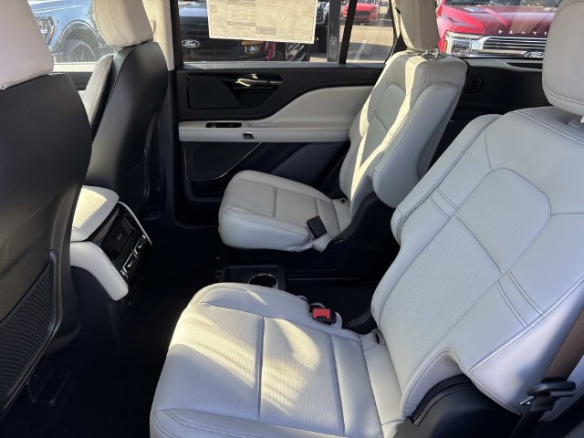 New 2027 Lincoln Aviator AWD image 18