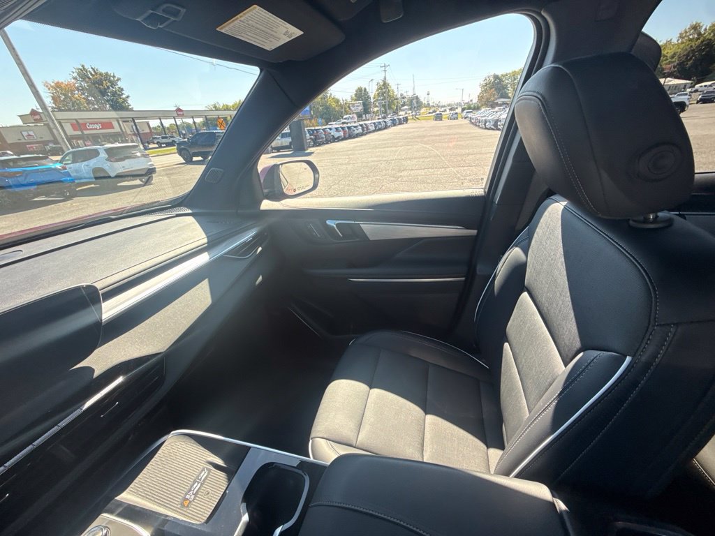 Used 2025 Buick Enclave Preferred AWD/4WD image 18