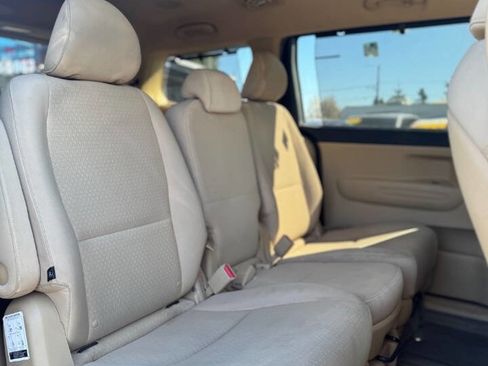 Used 2016 Kia Sedona LX w/ LX Convenience Package FWD image 7