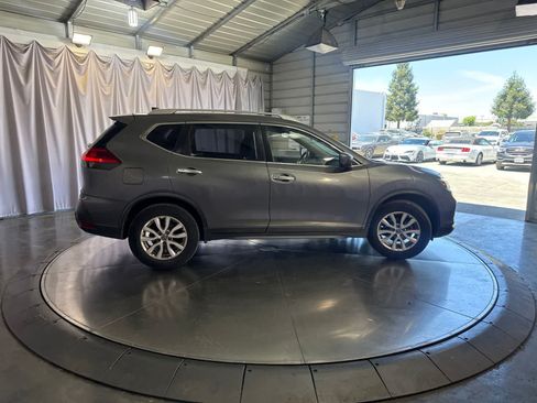 Used 2017 Nissan Rogue SV FWD image 3