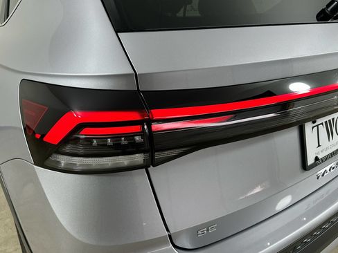 Used 2025 Volkswagen Taos SE FWD image 12