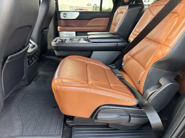 Used 2020 Lincoln Navigator L Reserve w/ Luxury Package RWD image 15
