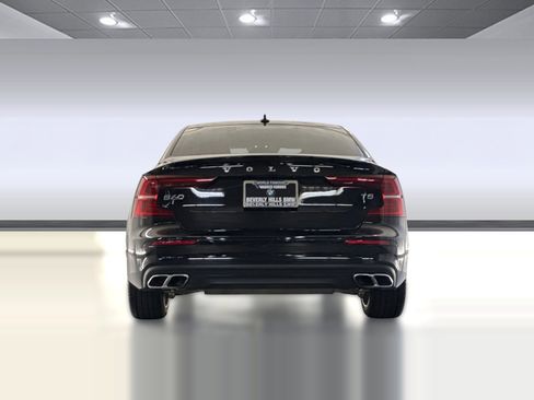 Used 2021 Volvo S60 T5 Momentum image 9