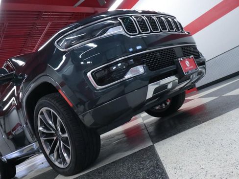 Used 2022 Jeep Wagoneer Series III w/ Premium Group I AWD/4WD image 40