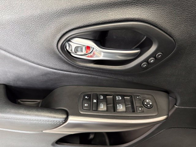 Used 2021 Jeep Cherokee Limited AWD/4WD image 25