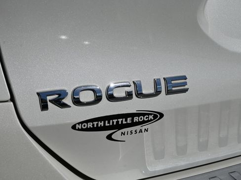 Used 2015 Nissan Rogue SV FWD image 22