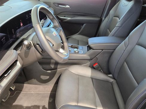 Certified 2025 Cadillac XT4 Sport FWD image 11