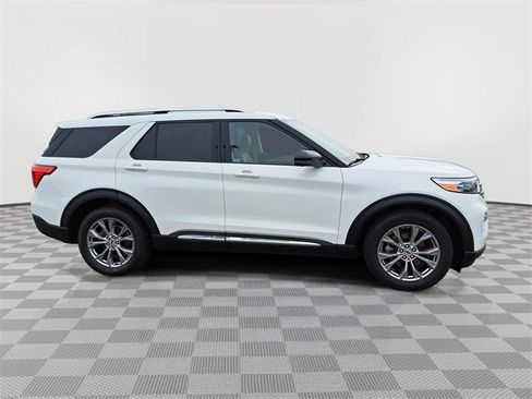 Certified 2022 Ford Explorer Limited w/ Equipment Group 301A image 6