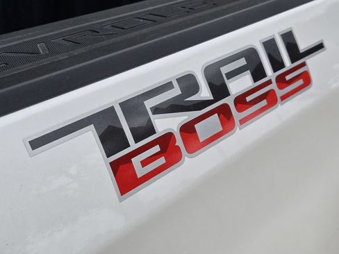 Used 2024 Chevrolet Silverado 1500 LT Trail Boss w/ Convenience Package II AWD/4WD image 13