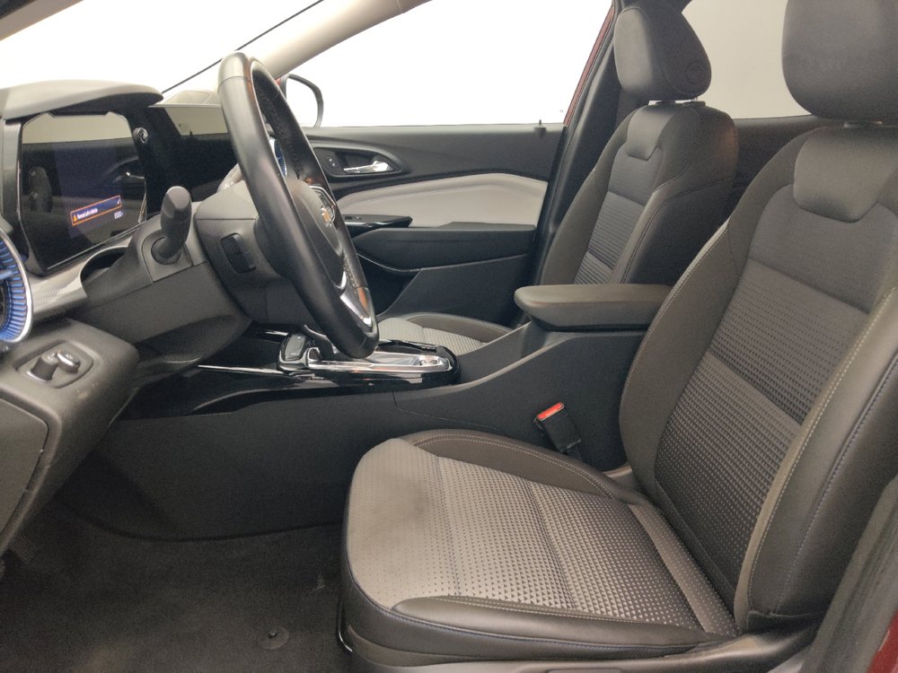 Used 2025 Chevrolet Trax LT w/ LT Convenience Package FWD image 17