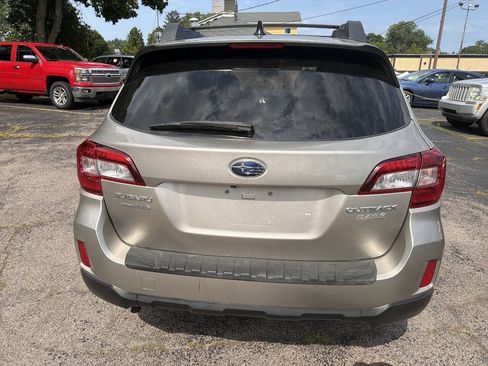Used 2016 Subaru Outback 2.5i Limited AWD/4WD image 11