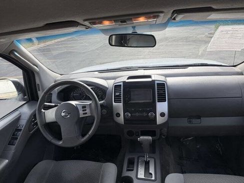 Used 2010 Nissan Frontier SE image 10