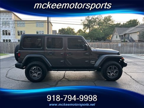 Used 2018 Jeep Wrangler Unlimited Sport S AWD/4WD image 2