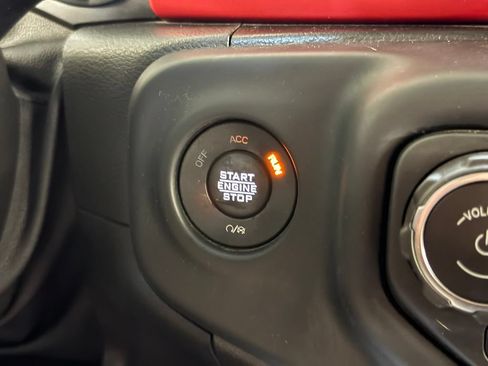 Certified 2021 Jeep Wrangler Unlimited Rubicon w/ Cold Weather Group AWD/4WD image 17