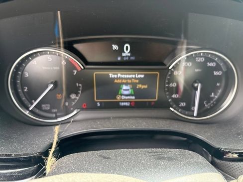 Used 2025 Cadillac XT6 Luxury FWD image 2