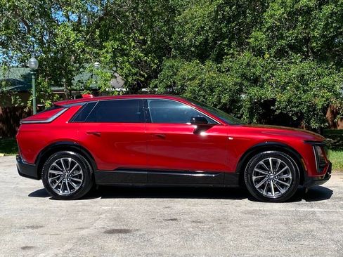 Used 2024 Cadillac Lyriq Sport AWD/4WD image 9