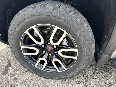 Used 2024 GMC Sierra 1500 AT4 w/ Technology Package AWD/4WD image 13