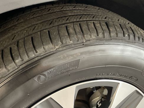 Certified 2024 Toyota Highlander XLE image 12