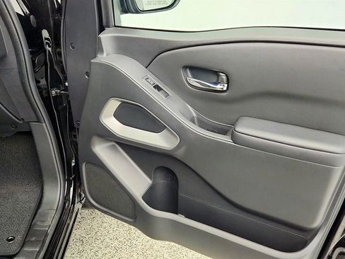 Used 2025 Nissan Frontier SV image 25