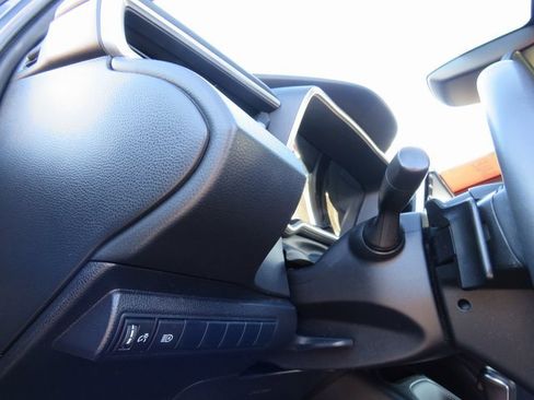 Used 2021 Toyota Corolla SE image 31