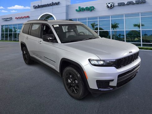 New 2025 Jeep Grand Cherokee L Laredo RWD image 2