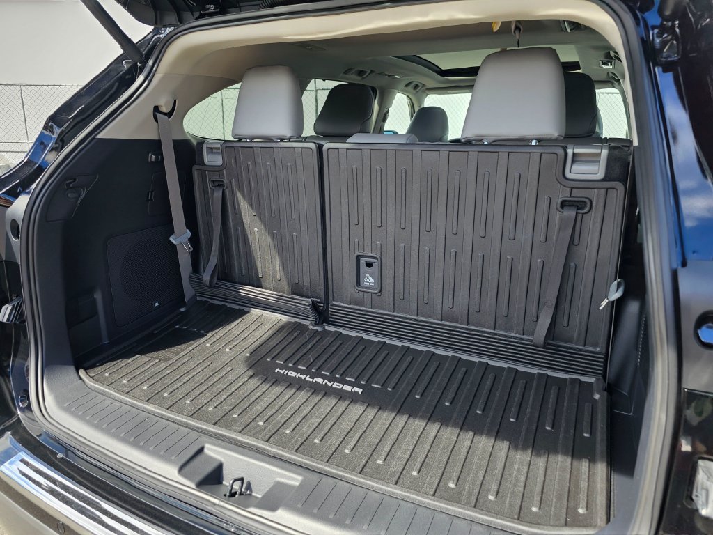 New 2026 Toyota Highlander Platinum AWD/4WD image 15
