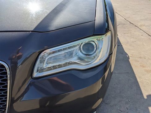 Used 2019 Chrysler 300 Limited image 11