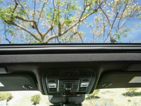 Used 2024 Cadillac Escalade ESV Premium Luxury image 21