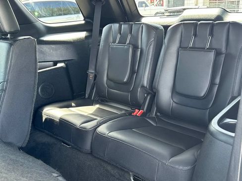 Used 2017 Ford Explorer XLT w/ Equipment Group 202A FWD image 8