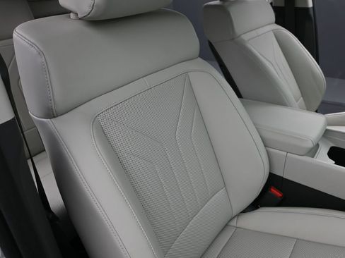 Used 2024 Hyundai Santa Fe SEL image 32