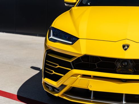 Used 2021 Lamborghini Urus AWD/4WD image 21
