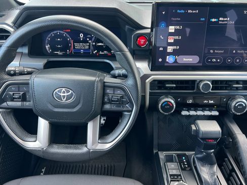 Used 2024 Toyota Tacoma TRD Sport image 11