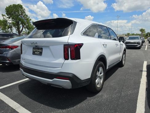 Certified 2025 Kia Sorento LX FWD image 15