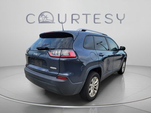 Used 2021 Jeep Cherokee Latitude FWD image 3