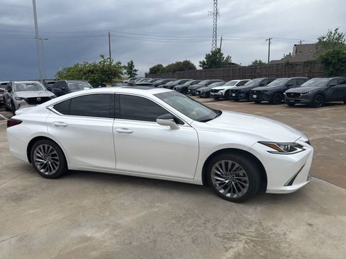 Used 2024 Lexus ES 300h w/ Technology Package image 7