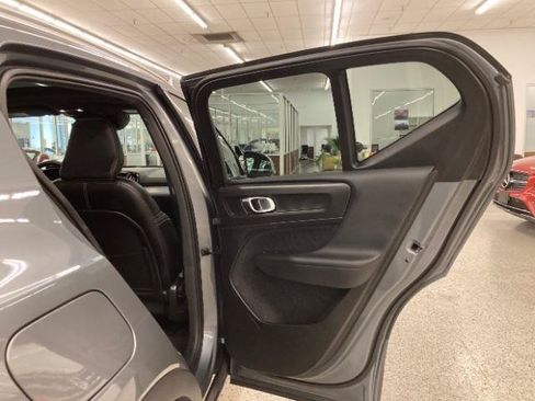 Used 2019 Volvo XC40 T5 Momentum AWD/4WD image 39