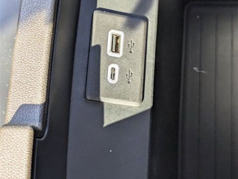 Used 2023 GMC Yukon SLT w/ SLT Luxury Package image 26