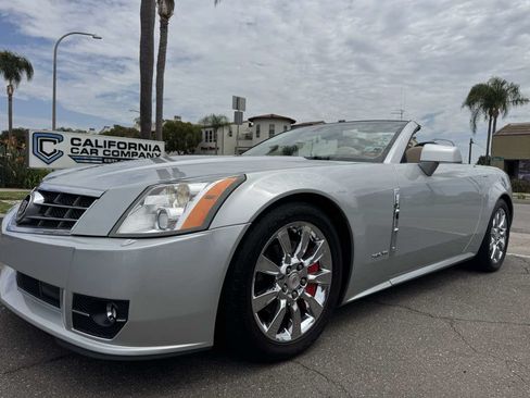 Used 2009 Cadillac XLR RWD image 17