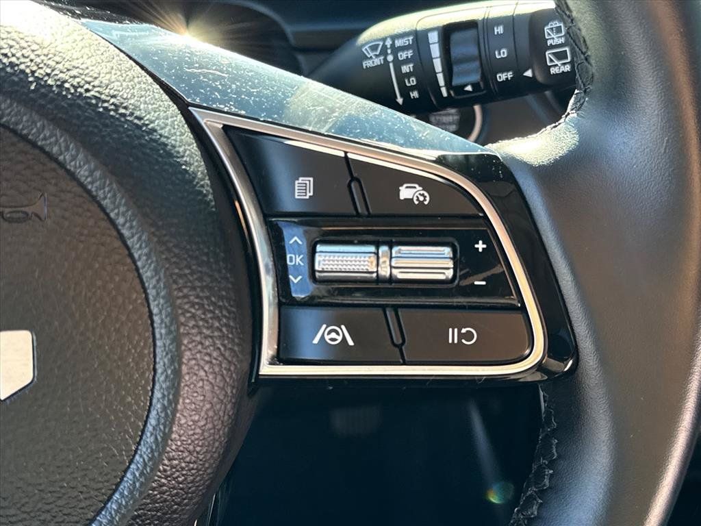 Certified 2025 Kia Seltos EX w/ EX Sunroof Package AWD/4WD image 18