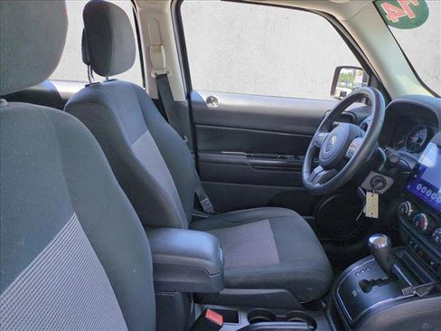 Used 2014 Jeep Patriot Latitude FWD image 18