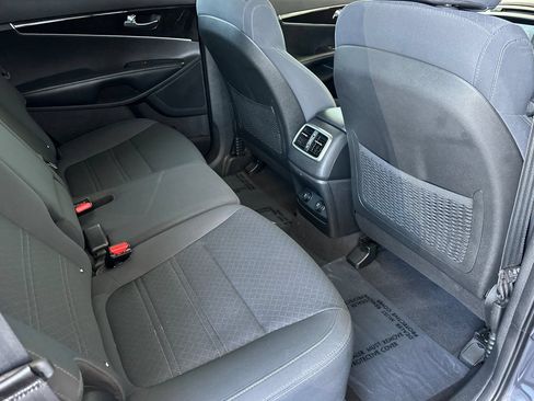 Used 2018 Kia Sorento FWD image 19