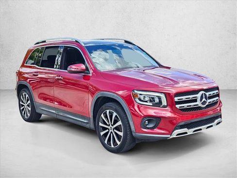 Used 2023 Mercedes-Benz GLB 250 image 3