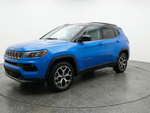 Used 2025 Jeep Compass Limited AWD/4WD image 3