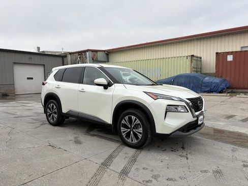 Used 2023 Nissan Rogue SV image 1