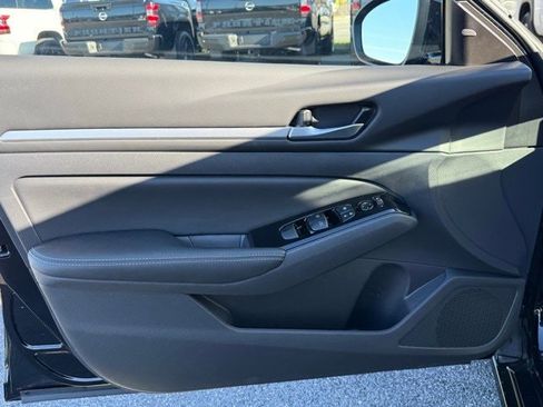 New 2025 Nissan Altima 2.5 SL image 9