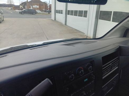 Used 2024 GMC Savana 2500 w/ Driver Convenience Package image 5