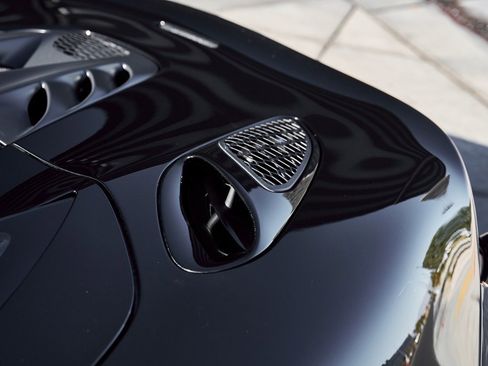 Used 2025 McLaren Artura Spider image 8