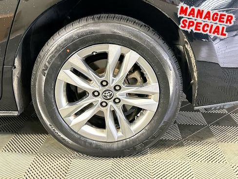 Used 2023 Toyota Sienna XLE Woodland Edition AWD/4WD image 32