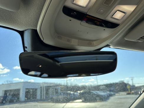 Used 2025 Volvo XC40 B5 Core image 27